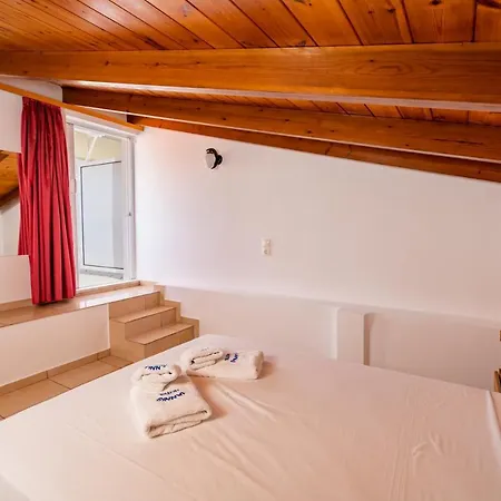 Yannis Bed & Breakfast 3*